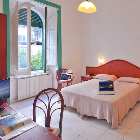Hotel Vittoria Искья Экстерьер фото
